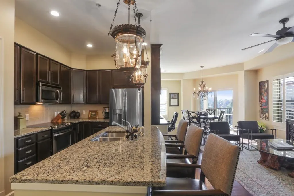 200 River Vista Drive Unit 724, Atlanta, Georgia 30339, 2 Bedrooms Bedrooms, ,2 BathroomsBathrooms,Residential,Sold,200 River Vista Drive Unit 724,6107302