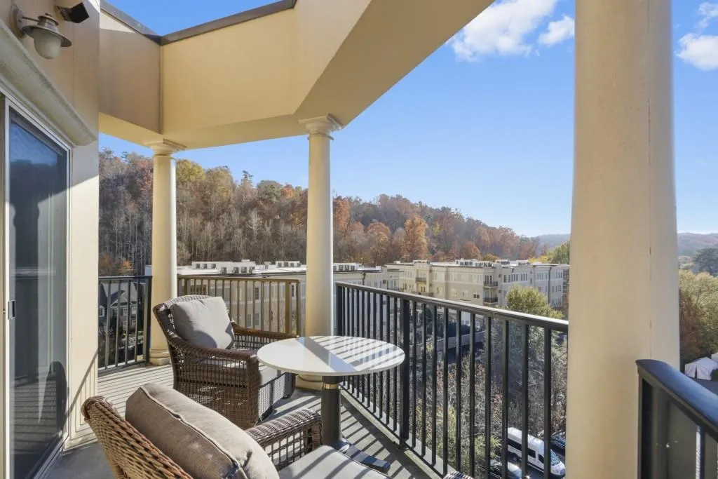 200 River Vista Drive Unit 724, Atlanta, Georgia 30339, 2 Bedrooms Bedrooms, ,2 BathroomsBathrooms,Residential,Sold,200 River Vista Drive Unit 724,6107302