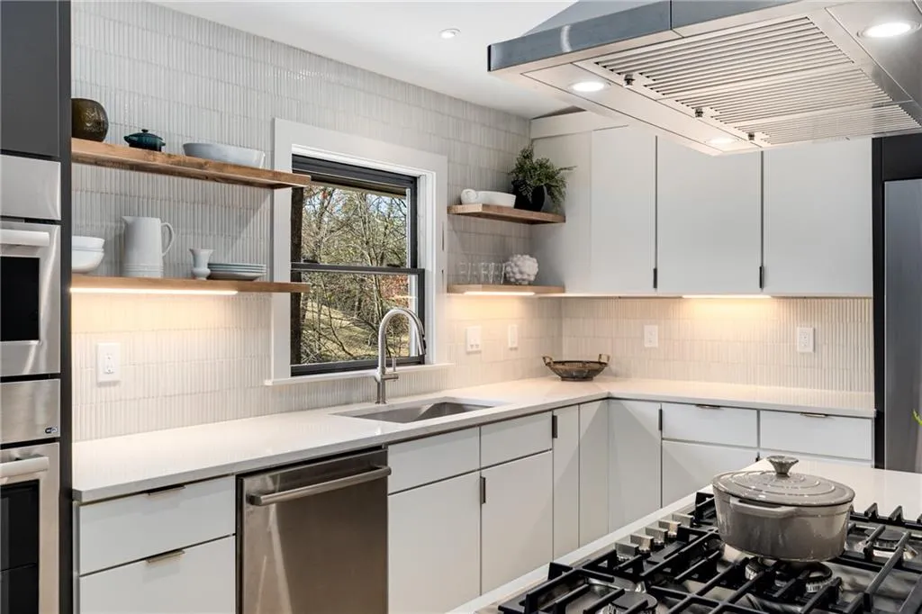 110 Maryeanna Drive, Atlanta, Georgia 30342, 4 Bedrooms Bedrooms, ,3 BathroomsBathrooms,Residential,Sold,110 Maryeanna Drive,7511690