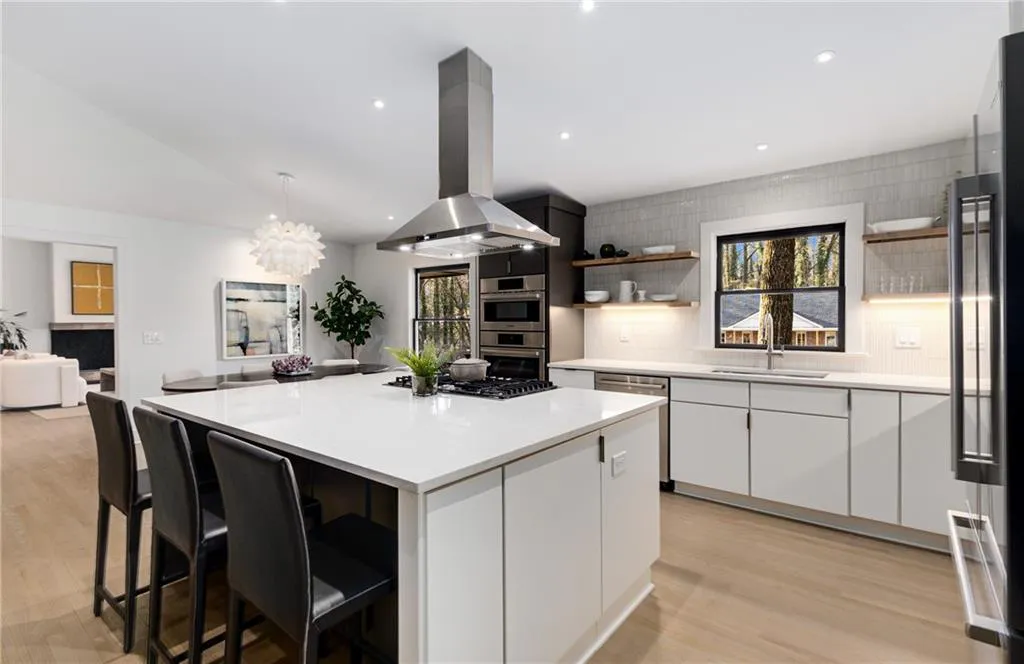 110 Maryeanna Drive, Atlanta, Georgia 30342, 4 Bedrooms Bedrooms, ,3 BathroomsBathrooms,Residential,Sold,110 Maryeanna Drive,7511690