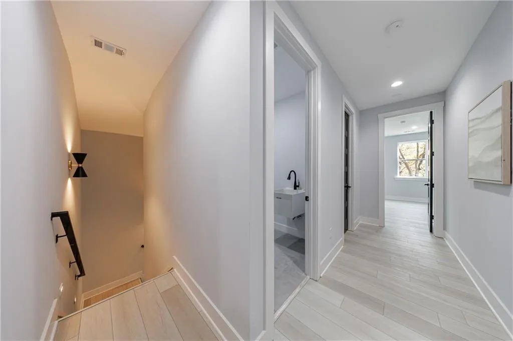 Hallway/laundry room