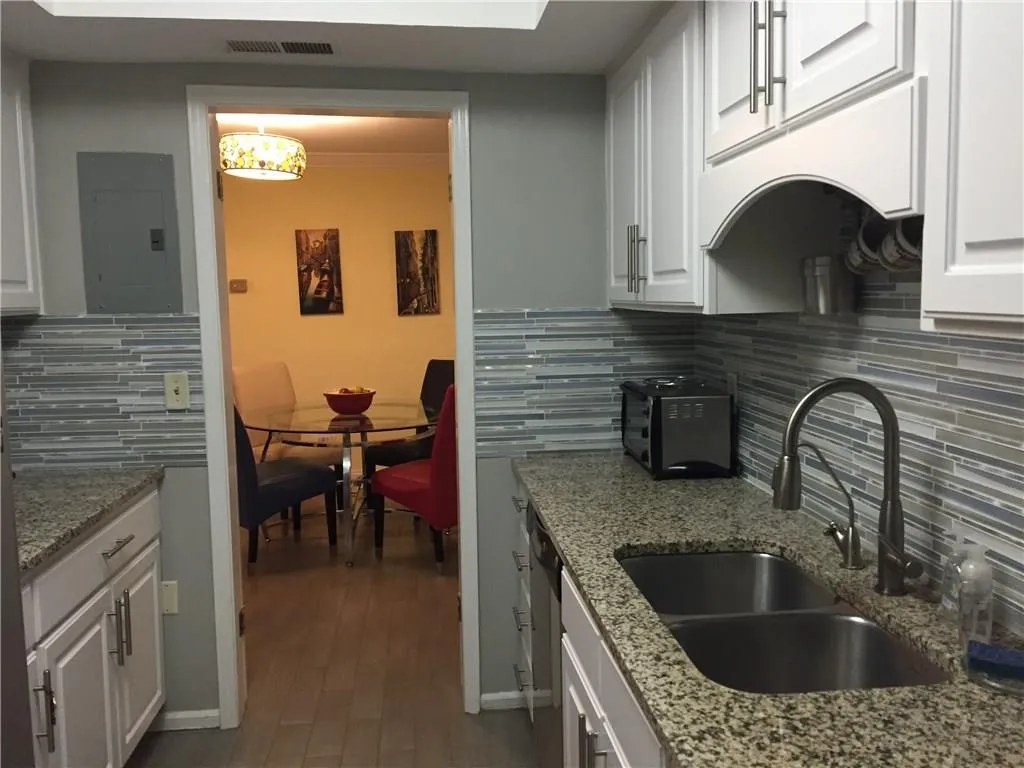 6851 Roswell Road Ne Unit F1, Atlanta, Georgia 30328, 2 Bedrooms Bedrooms, ,2 BathroomsBathrooms,Residential,Sold,6851 Roswell Road Ne Unit F1,5931903