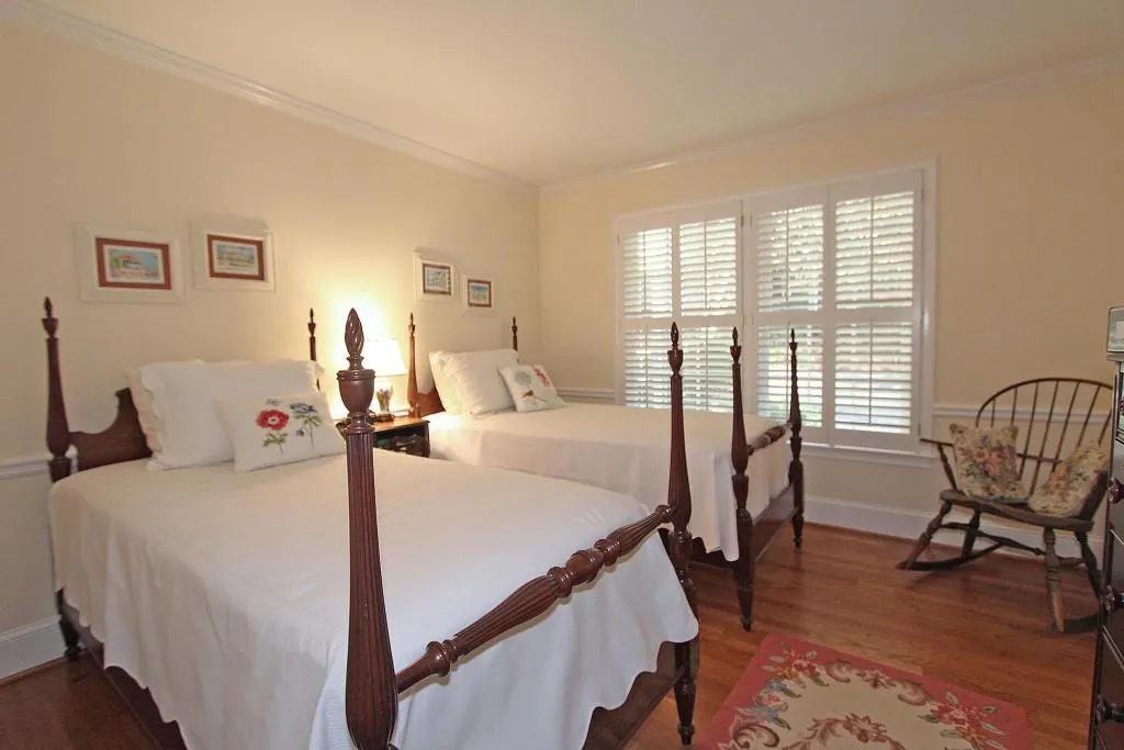 760 Old Creek Trail, Sandy Springs, Georgia 30328, 5 Bedrooms Bedrooms, ,6 BathroomsBathrooms,Residential,Sold,760 Old Creek Trail,5775801