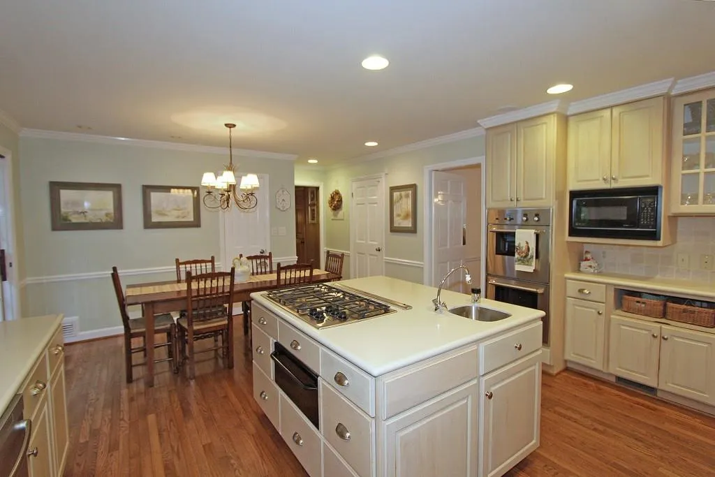 760 Old Creek Trail, Sandy Springs, Georgia 30328, 5 Bedrooms Bedrooms, ,6 BathroomsBathrooms,Residential,Sold,760 Old Creek Trail,5775801