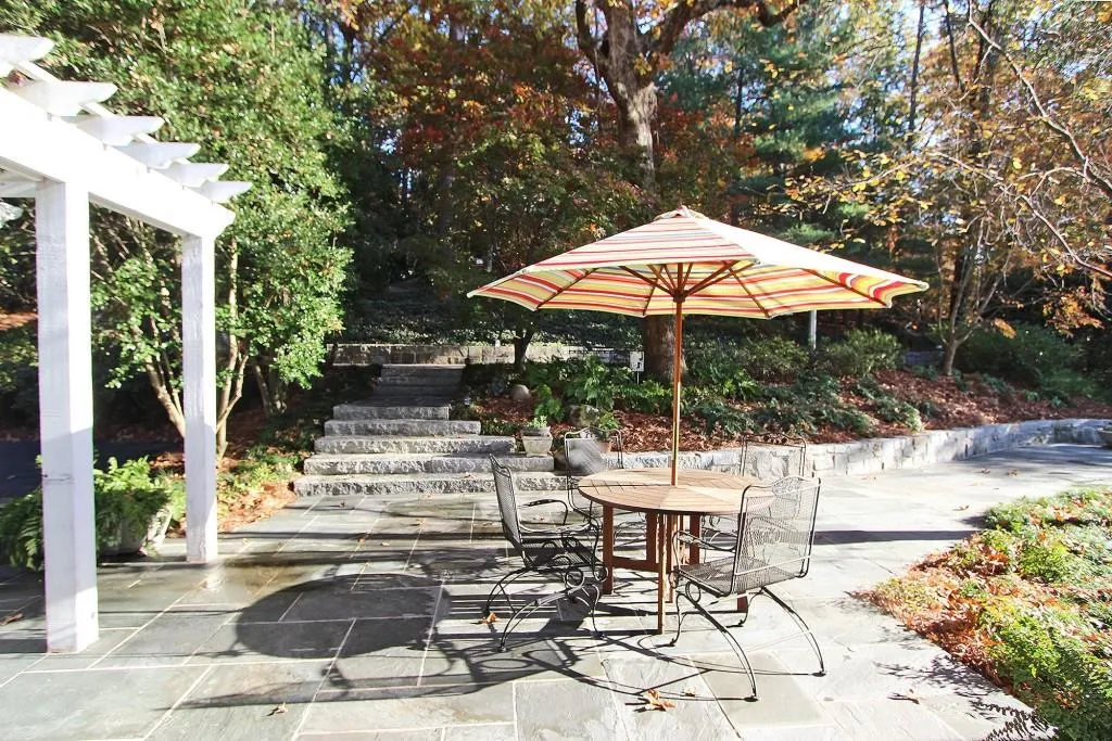 760 Old Creek Trail, Sandy Springs, Georgia 30328, 5 Bedrooms Bedrooms, ,6 BathroomsBathrooms,Residential,Sold,760 Old Creek Trail,5775801