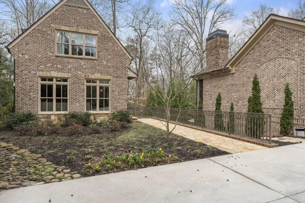 439 Tara Trail, Sandy Springs, Georgia 30327, 8 Bedrooms Bedrooms, ,9 BathroomsBathrooms,Residential,For Sale,439 Tara Trail,7736187