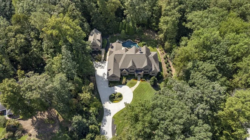 439 Tara Trail, Sandy Springs, Georgia 30327, 8 Bedrooms Bedrooms, ,9 BathroomsBathrooms,Residential,For Sale,439 Tara Trail,7736187