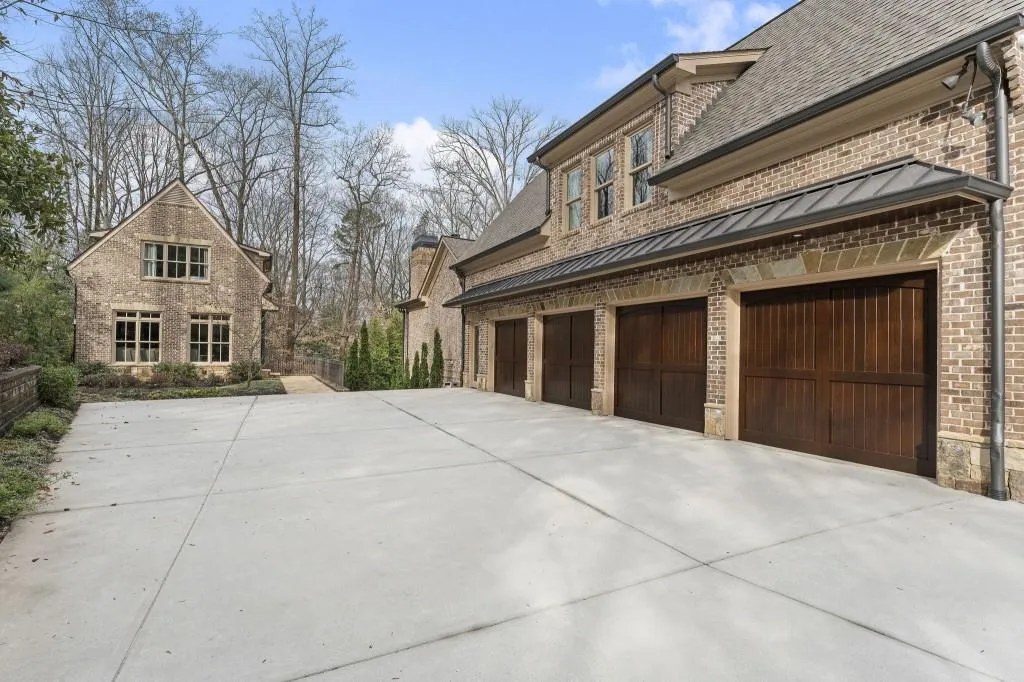 439 Tara Trail, Sandy Springs, Georgia 30327, 8 Bedrooms Bedrooms, ,9 BathroomsBathrooms,Residential,For Sale,439 Tara Trail,7736187