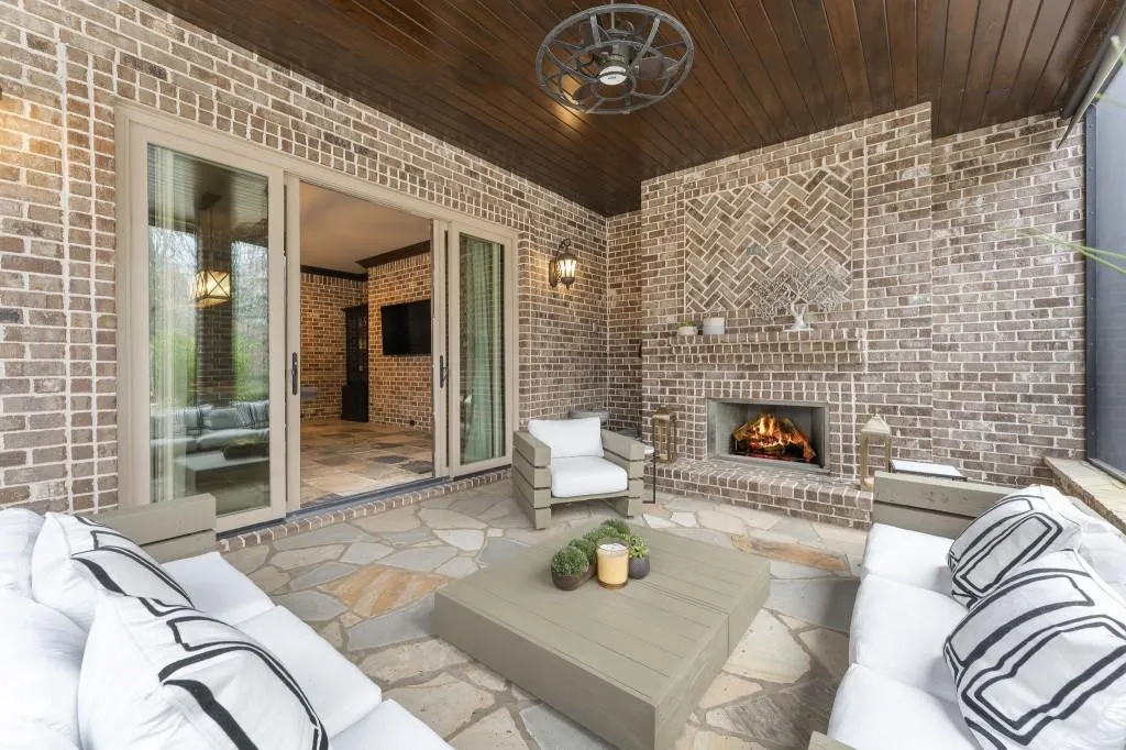 439 Tara Trail, Sandy Springs, Georgia 30327, 8 Bedrooms Bedrooms, ,9 BathroomsBathrooms,Residential,For Sale,439 Tara Trail,7736187
