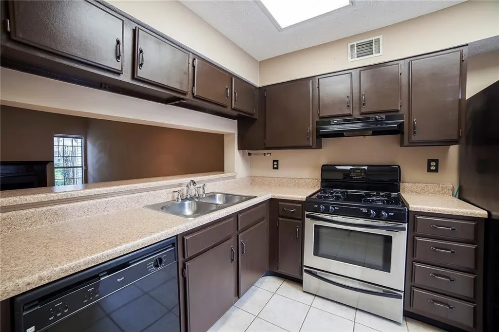 910 Wedgewood Way, Sandy Springs, Georgia 30350, 2 Bedrooms Bedrooms, ,2 BathroomsBathrooms,Residential,Sold,910 Wedgewood Way,5859135