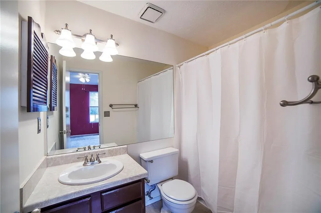 910 Wedgewood Way, Sandy Springs, Georgia 30350, 2 Bedrooms Bedrooms, ,2 BathroomsBathrooms,Residential,Sold,910 Wedgewood Way,5859135