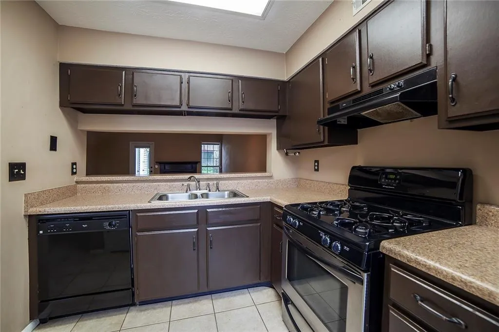 910 Wedgewood Way, Sandy Springs, Georgia 30350, 2 Bedrooms Bedrooms, ,2 BathroomsBathrooms,Residential,Sold,910 Wedgewood Way,5859135