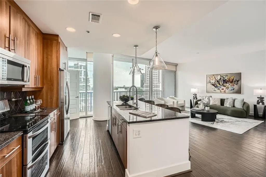 1080 Peachtree Street Ne Unit 1309, Atlanta, Georgia 30309, 2 Bedrooms Bedrooms, ,2 BathroomsBathrooms,Residential,For Sale,1080 Peachtree Street Ne Unit 1309,7563924