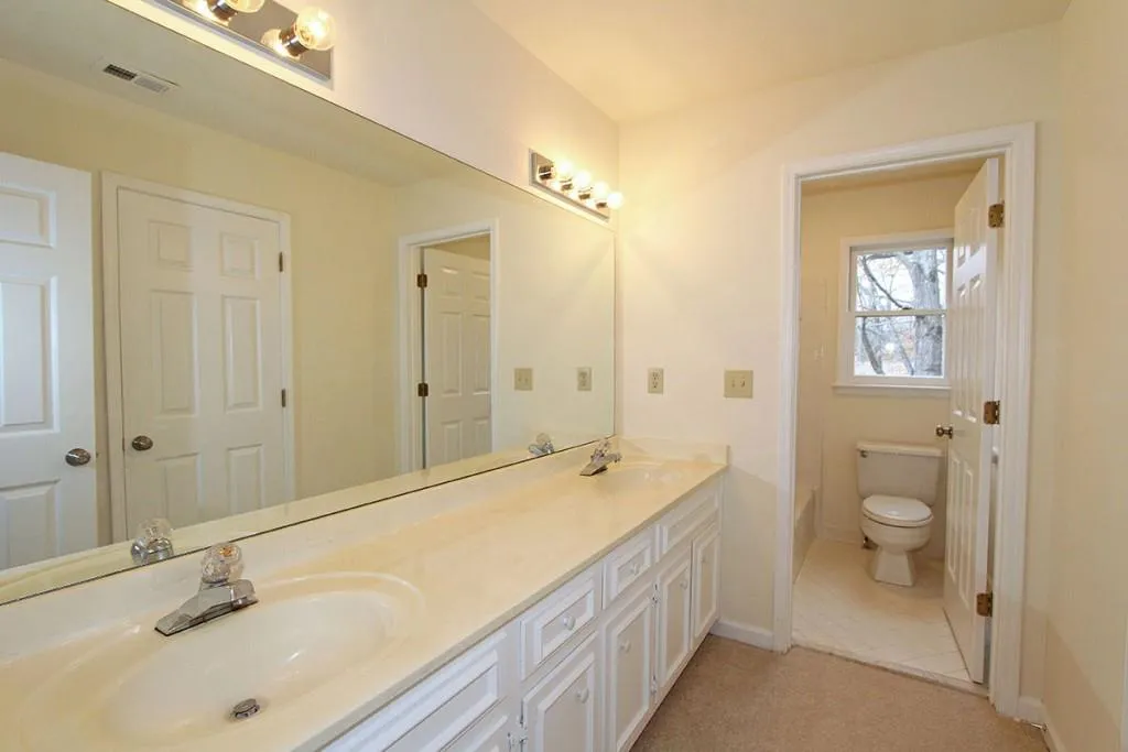 100 Grosvenor Place, Sandy Springs, Georgia 30328, 4 Bedrooms Bedrooms, ,2 BathroomsBathrooms,Residential,Sold,100 Grosvenor Place,5623559