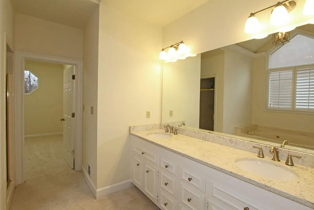 100 Grosvenor Place, Sandy Springs, Georgia 30328, 4 Bedrooms Bedrooms, ,2 BathroomsBathrooms,Residential,Sold,100 Grosvenor Place,5623559