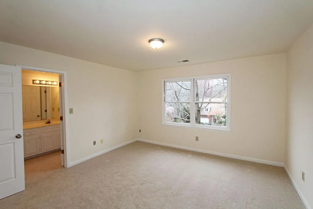 100 Grosvenor Place, Sandy Springs, Georgia 30328, 4 Bedrooms Bedrooms, ,2 BathroomsBathrooms,Residential,Sold,100 Grosvenor Place,5623559