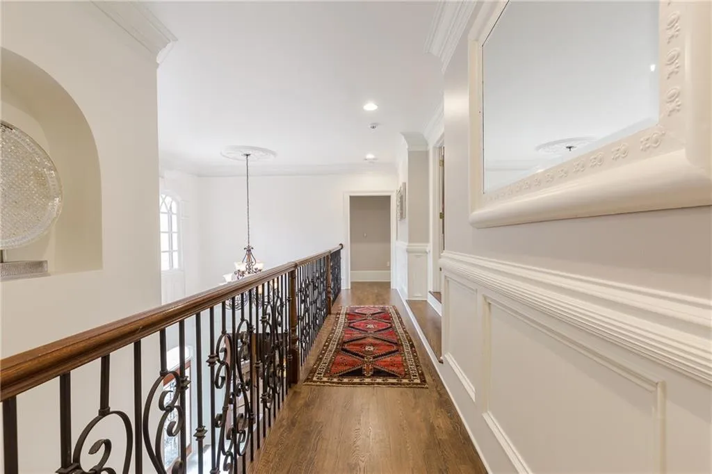 720 Glengate Place, Sandy Springs, Georgia 30328, 6 Bedrooms Bedrooms, ,6 BathroomsBathrooms,Residential,Sold,720 Glengate Place,6097138