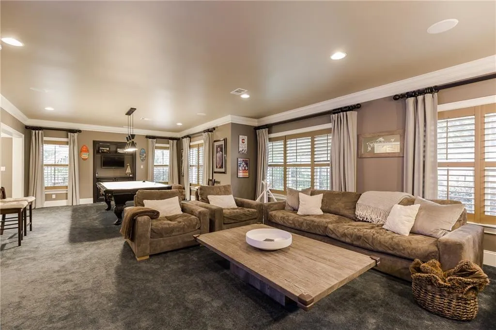 720 Glengate Place, Sandy Springs, Georgia 30328, 6 Bedrooms Bedrooms, ,6 BathroomsBathrooms,Residential,Sold,720 Glengate Place,6097138