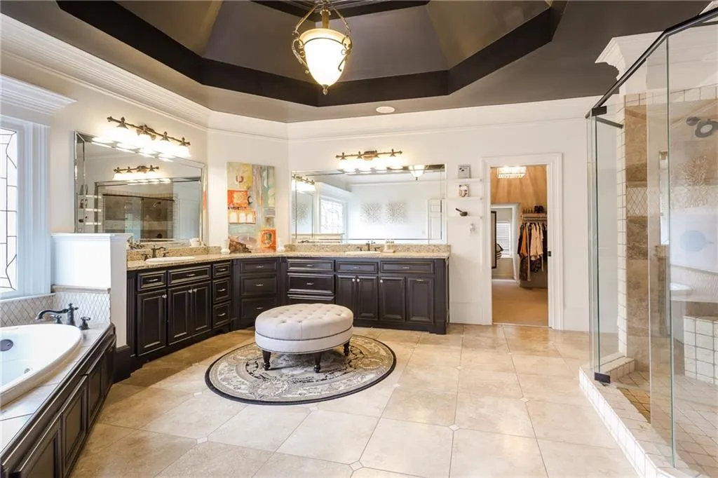 720 Glengate Place, Sandy Springs, Georgia 30328, 6 Bedrooms Bedrooms, ,6 BathroomsBathrooms,Residential,Sold,720 Glengate Place,6097138