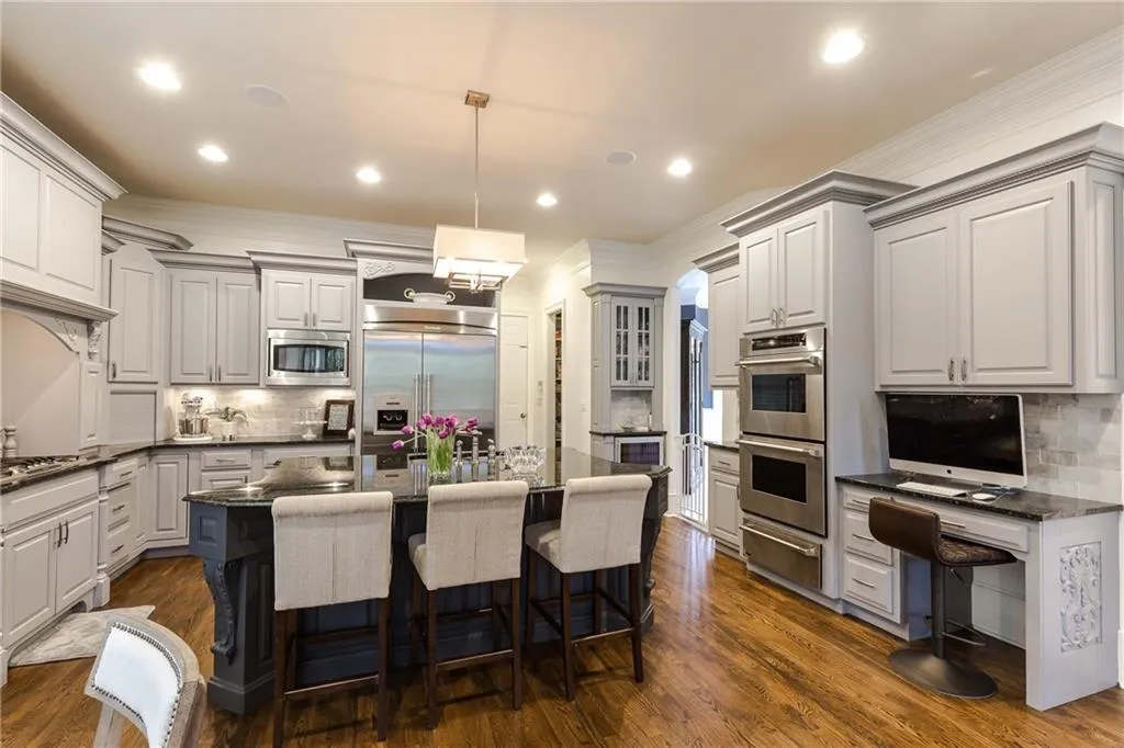 720 Glengate Place, Sandy Springs, Georgia 30328, 6 Bedrooms Bedrooms, ,6 BathroomsBathrooms,Residential,Sold,720 Glengate Place,6097138