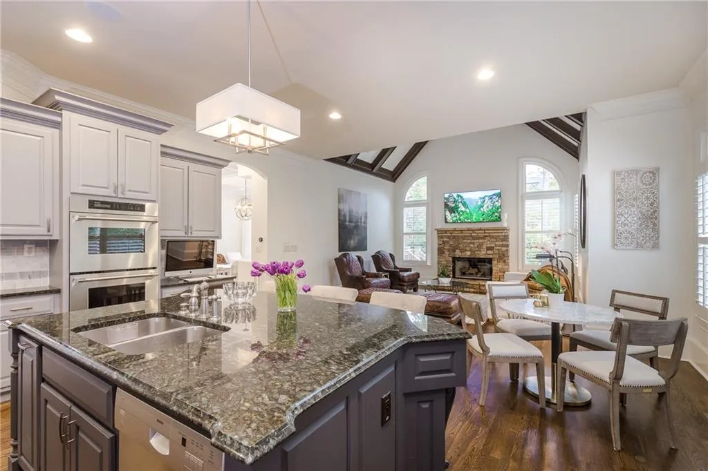 720 Glengate Place, Sandy Springs, Georgia 30328, 6 Bedrooms Bedrooms, ,6 BathroomsBathrooms,Residential,Sold,720 Glengate Place,6097138