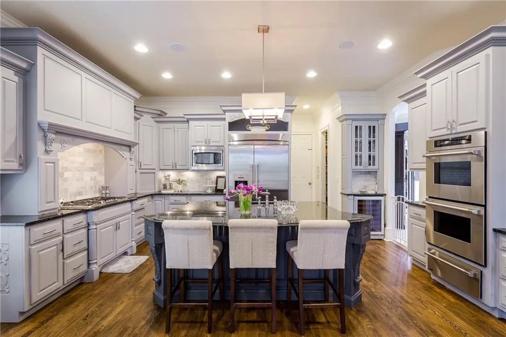 720 Glengate Place, Sandy Springs, Georgia 30328, 6 Bedrooms Bedrooms, ,6 BathroomsBathrooms,Residential,Sold,720 Glengate Place,6097138