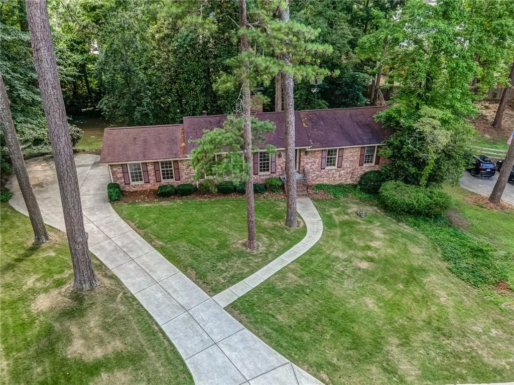 6476 Whispering Trail, Sandy Springs, Georgia 30328, 4 Bedrooms Bedrooms, ,3 BathroomsBathrooms,Residential,Sold,6476 Whispering Trail,7066130