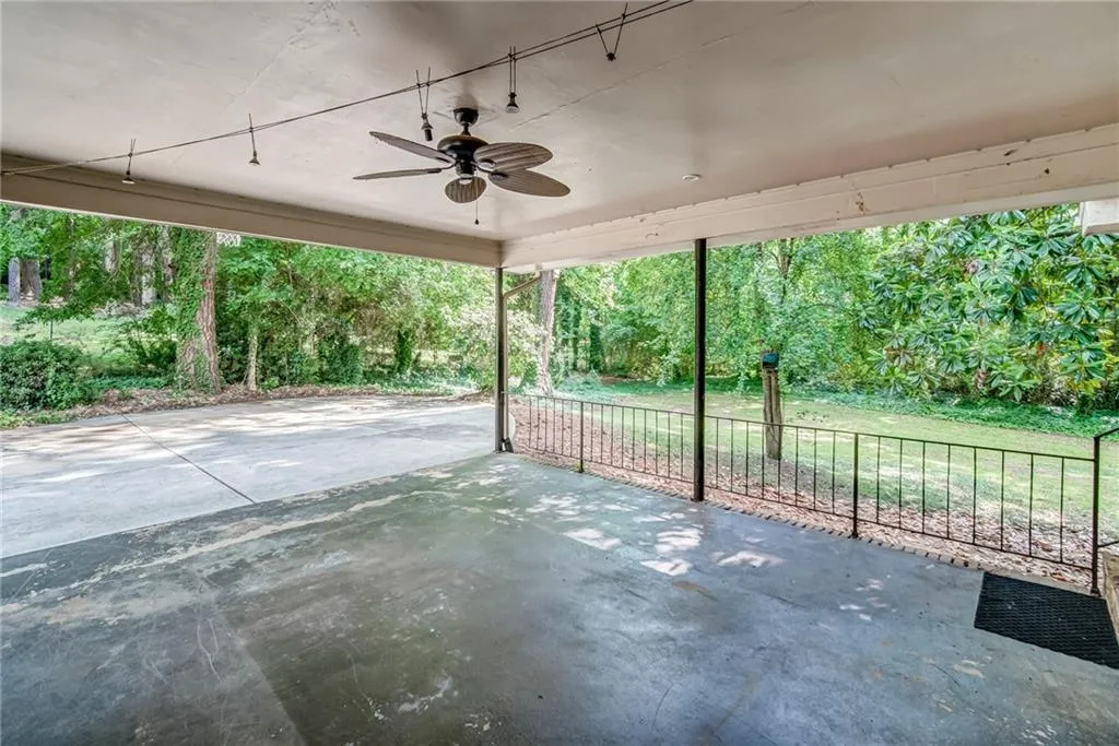 6476 Whispering Trail, Sandy Springs, Georgia 30328, 4 Bedrooms Bedrooms, ,3 BathroomsBathrooms,Residential,Sold,6476 Whispering Trail,7066130