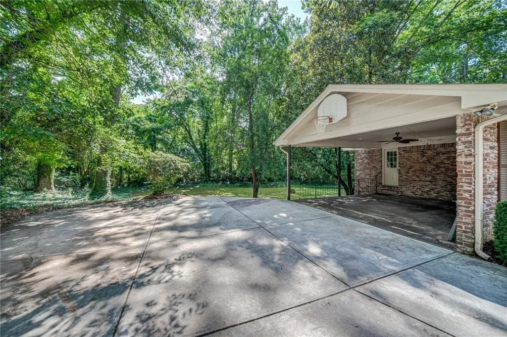 6476 Whispering Trail, Sandy Springs, Georgia 30328, 4 Bedrooms Bedrooms, ,3 BathroomsBathrooms,Residential,Sold,6476 Whispering Trail,7066130