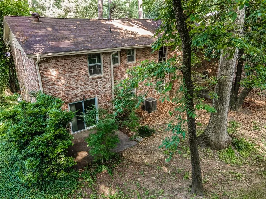 6476 Whispering Trail, Sandy Springs, Georgia 30328, 4 Bedrooms Bedrooms, ,3 BathroomsBathrooms,Residential,Sold,6476 Whispering Trail,7066130