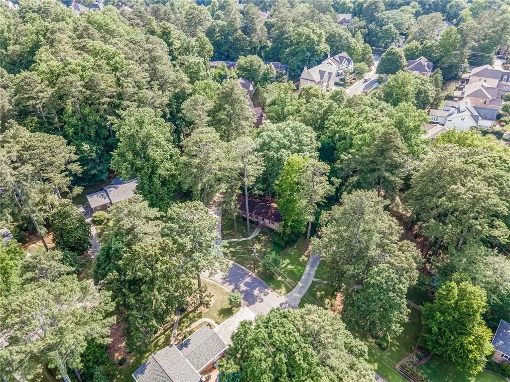 6476 Whispering Trail, Sandy Springs, Georgia 30328, 4 Bedrooms Bedrooms, ,3 BathroomsBathrooms,Residential,Sold,6476 Whispering Trail,7066130