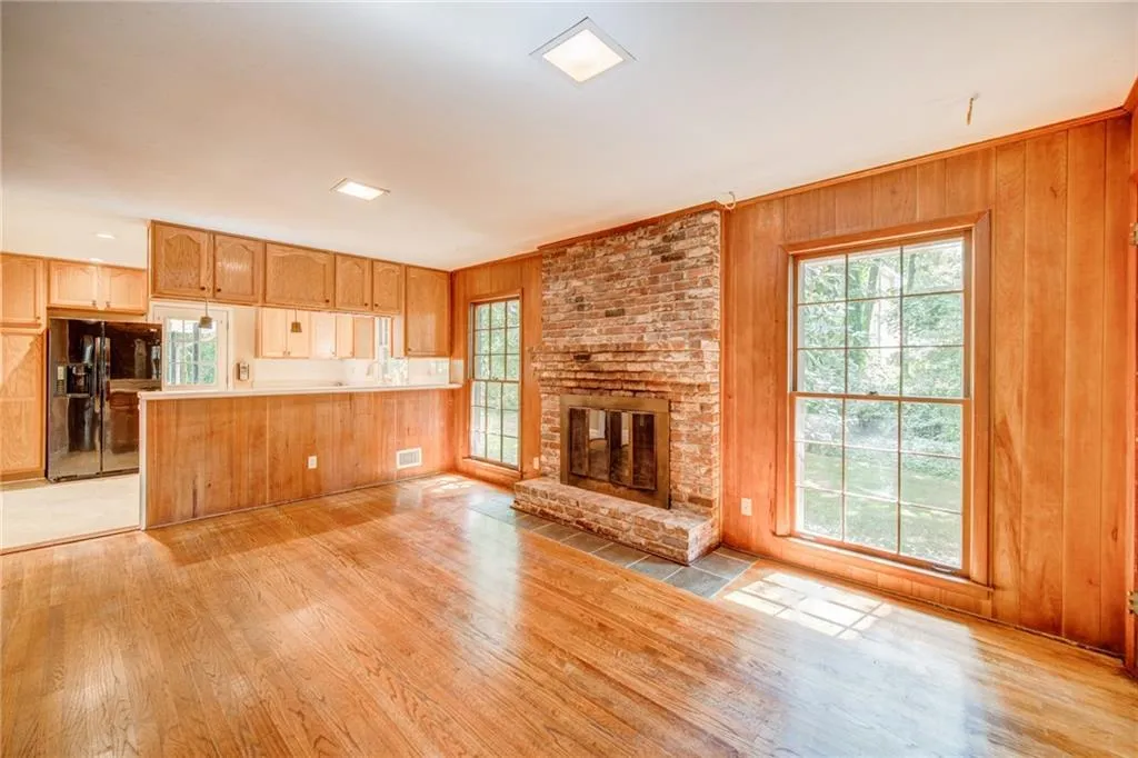 6476 Whispering Trail, Sandy Springs, Georgia 30328, 4 Bedrooms Bedrooms, ,3 BathroomsBathrooms,Residential,Sold,6476 Whispering Trail,7066130
