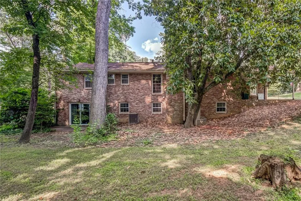 6476 Whispering Trail, Sandy Springs, Georgia 30328, 4 Bedrooms Bedrooms, ,3 BathroomsBathrooms,Residential,Sold,6476 Whispering Trail,7066130
