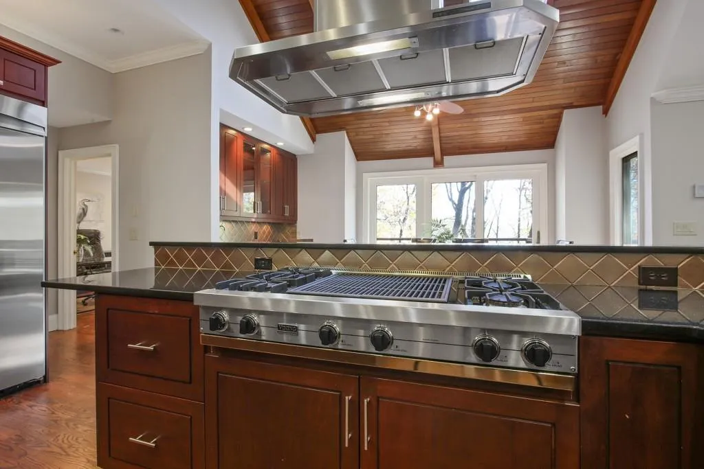 145 Habersham Waters Court, Sandy Springs, Georgia 30350, 4 Bedrooms Bedrooms, ,3 BathroomsBathrooms,Residential,Sold,145 Habersham Waters Court,6811190