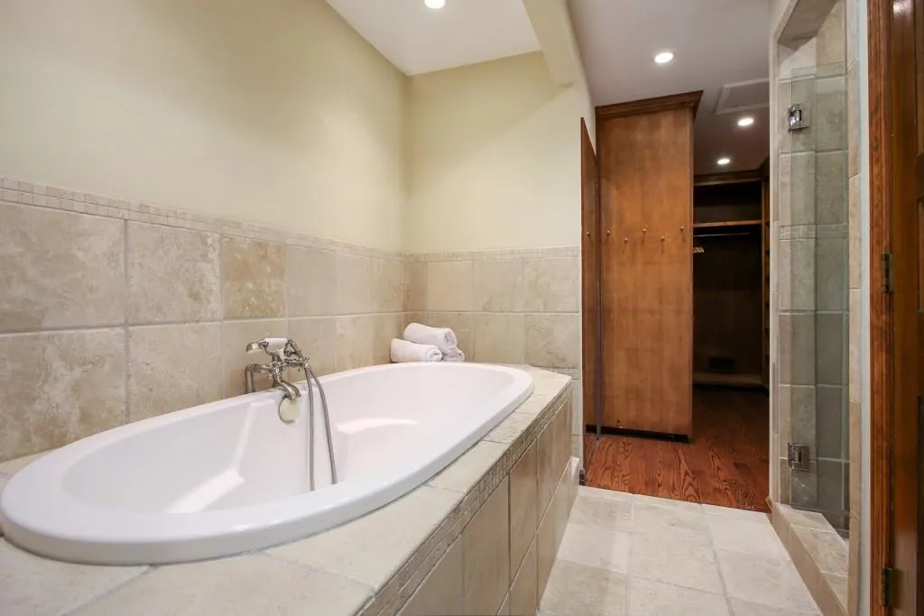 145 Habersham Waters Court, Sandy Springs, Georgia 30350, 4 Bedrooms Bedrooms, ,3 BathroomsBathrooms,Residential,Sold,145 Habersham Waters Court,6811190