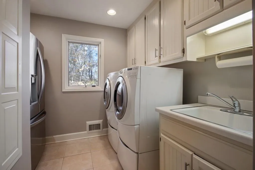 145 Habersham Waters Court, Sandy Springs, Georgia 30350, 4 Bedrooms Bedrooms, ,3 BathroomsBathrooms,Residential,Sold,145 Habersham Waters Court,6811190