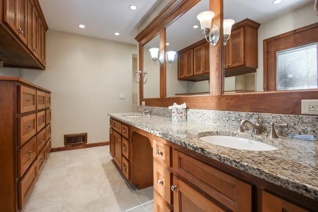 145 Habersham Waters Court, Sandy Springs, Georgia 30350, 4 Bedrooms Bedrooms, ,3 BathroomsBathrooms,Residential,Sold,145 Habersham Waters Court,6811190