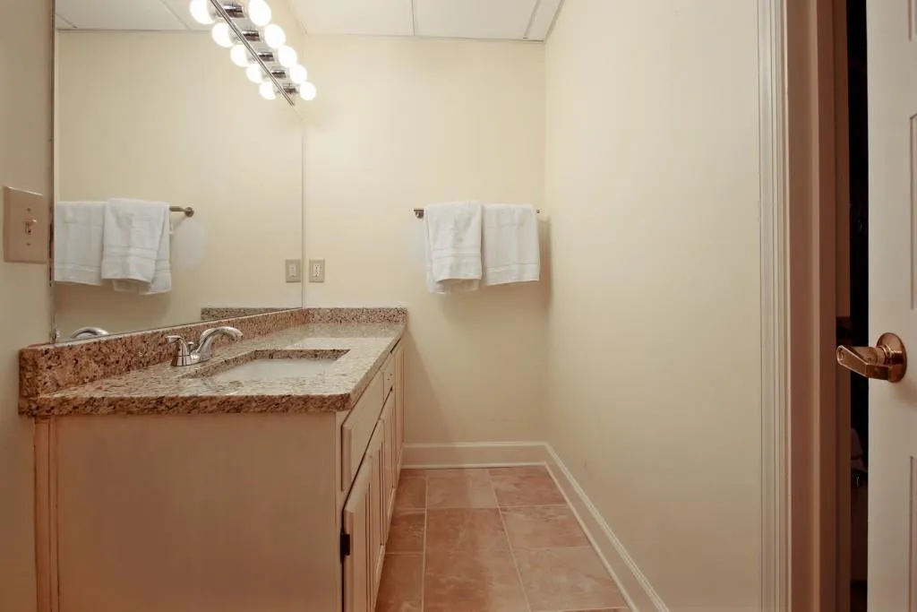 145 Habersham Waters Court, Sandy Springs, Georgia 30350, 4 Bedrooms Bedrooms, ,3 BathroomsBathrooms,Residential,Sold,145 Habersham Waters Court,6811190