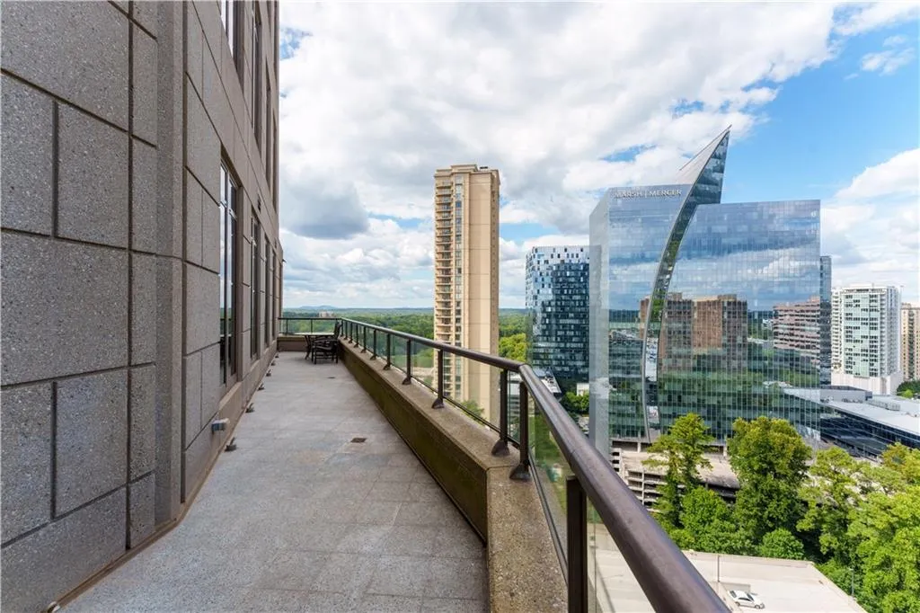 3376 Peachtree Road Ne Unit 32a, Atlanta, Georgia 30326, 2 Bedrooms Bedrooms, 0 ,2 BathroomsBathrooms,Residential,For Sale,3376 Peachtree Road Ne Unit 32a,7716800