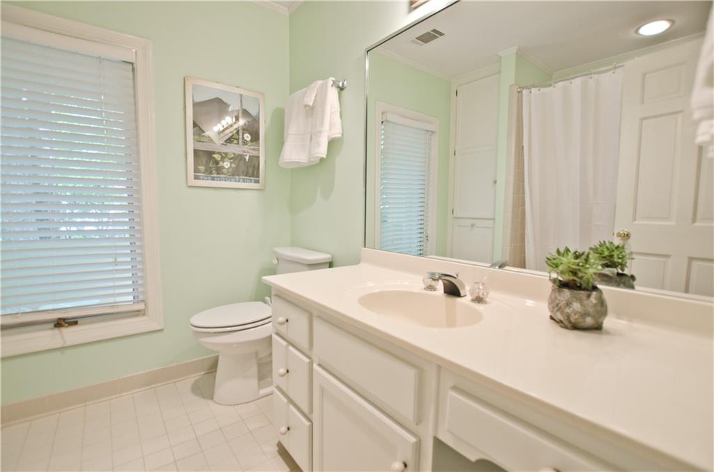 2nd floor full bath with large vanity and built-ins