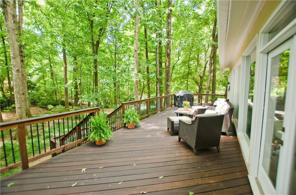 Great deck for alfresco dining