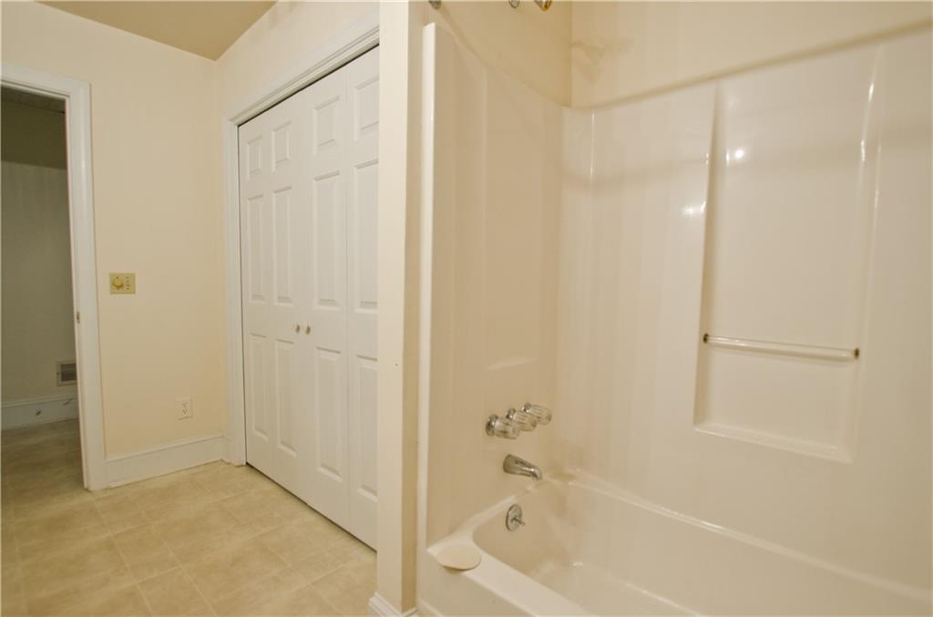 terrace level apartment full bath with vanity
