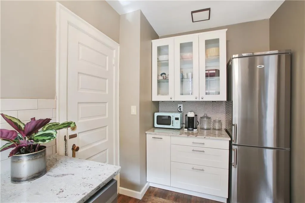 8 Collier Road Nw Unit B3, Atlanta, Georgia 30309, 1 Bedroom Bedrooms, ,1 BathroomBathrooms,Residential,Sold,8 Collier Road Nw Unit B3,6063956