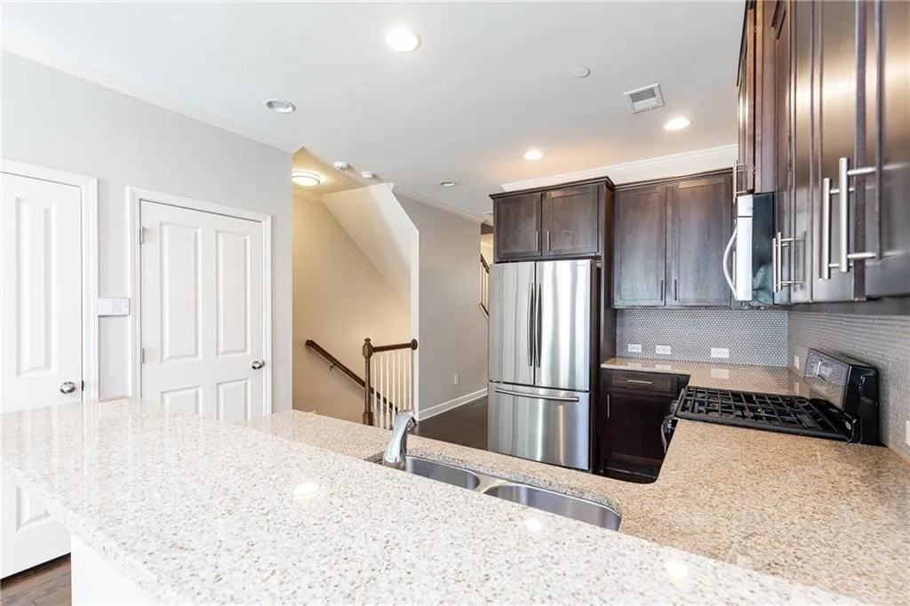 7295 Highland Bluff, Atlanta, Georgia 30328, 3 Bedrooms Bedrooms, ,3 BathroomsBathrooms,Residential,Sold,7295 Highland Bluff,6804034