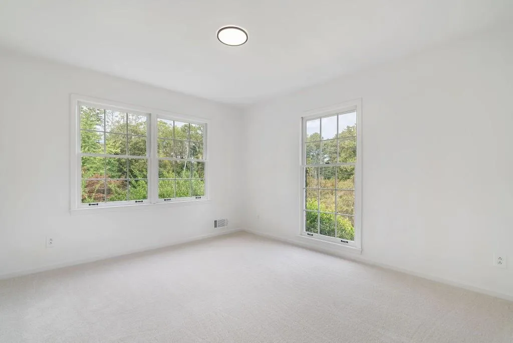 Great-Sized Secondary Rooms!