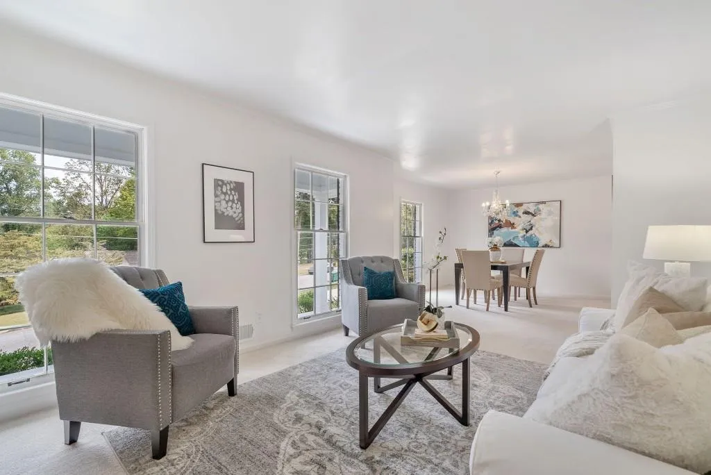 Opens To Dining Room!