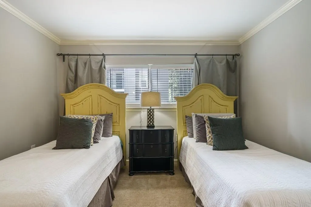 634 Granville Court, Sandy Springs, Georgia 30328, 2 Bedrooms Bedrooms, ,2 BathroomsBathrooms,Residential,Sold,634 Granville Court,6872107