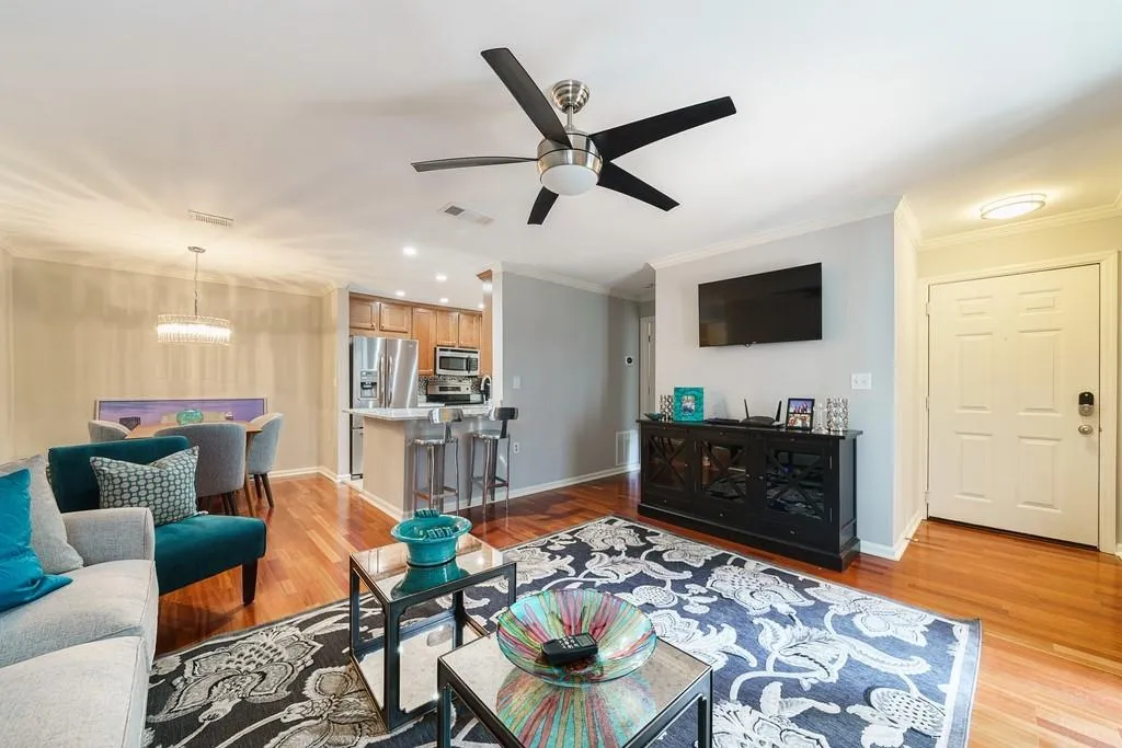 634 Granville Court, Sandy Springs, Georgia 30328, 2 Bedrooms Bedrooms, ,2 BathroomsBathrooms,Residential,Sold,634 Granville Court,6872107