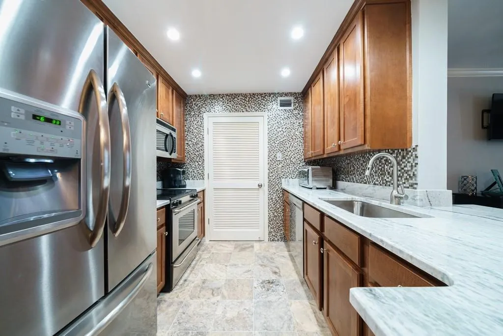 634 Granville Court, Sandy Springs, Georgia 30328, 2 Bedrooms Bedrooms, ,2 BathroomsBathrooms,Residential,Sold,634 Granville Court,6872107