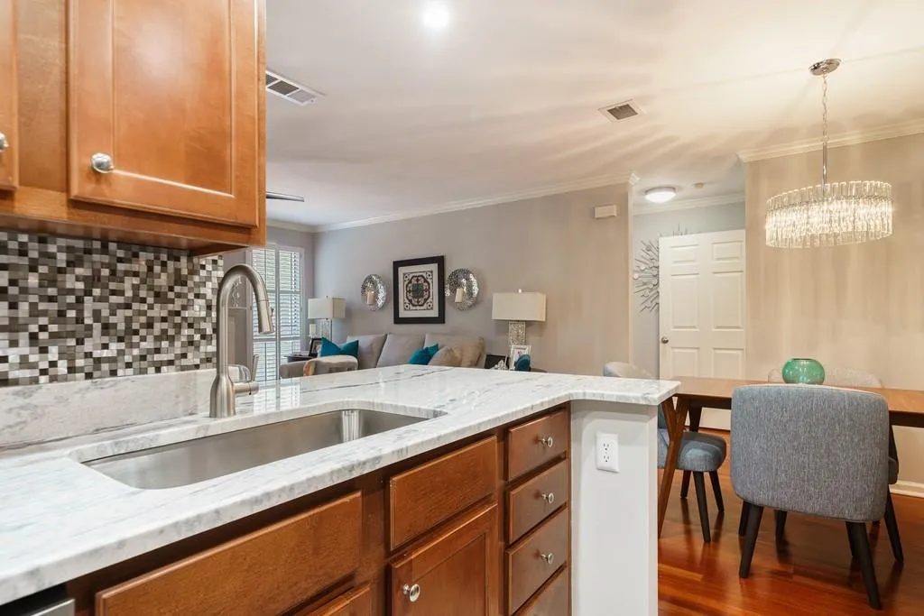 634 Granville Court, Sandy Springs, Georgia 30328, 2 Bedrooms Bedrooms, ,2 BathroomsBathrooms,Residential,Sold,634 Granville Court,6872107